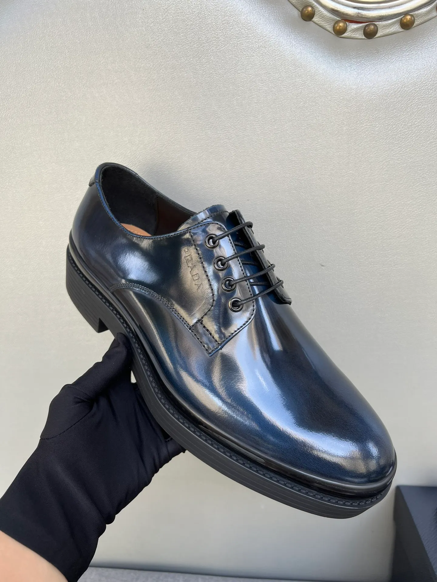 Men's shoes 💰860 💰Best recommendation✨PRADA Prada top purchasing quality imported upper with color-brushed edge beads carved toe design cowhide lining private molded TPU outsole non-slip, wear-resistant and elastic fashionable and versatile burgundy black blue 39-44 in stock (38, 45 customized for replacement, return and exchange)